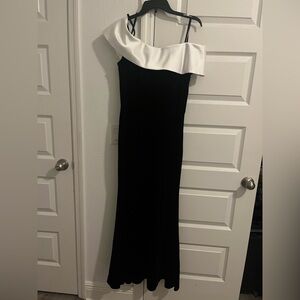 Betsy & Adam White Off-the-Shoulder Sheath Cocktail Dress